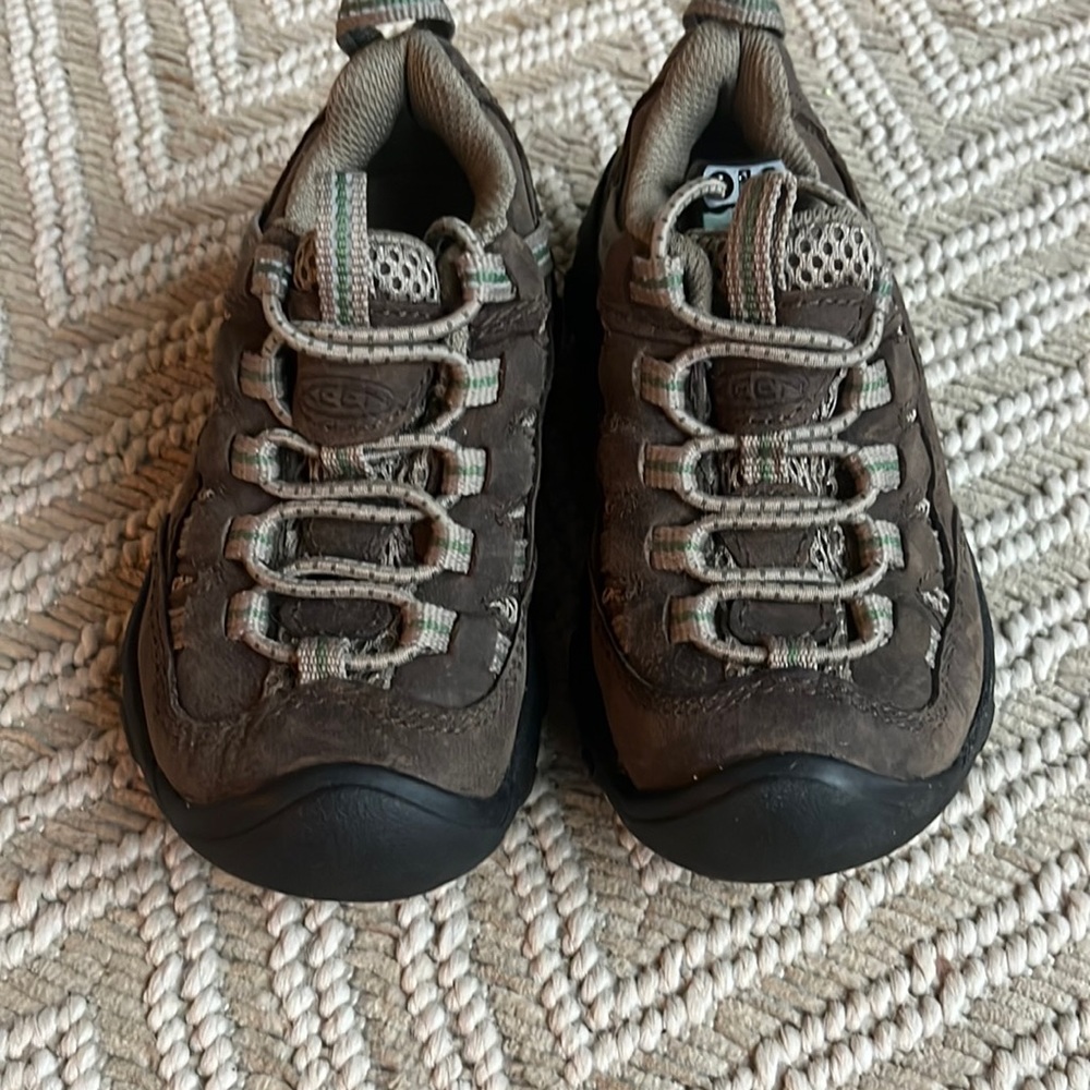 Keen size 8 boots